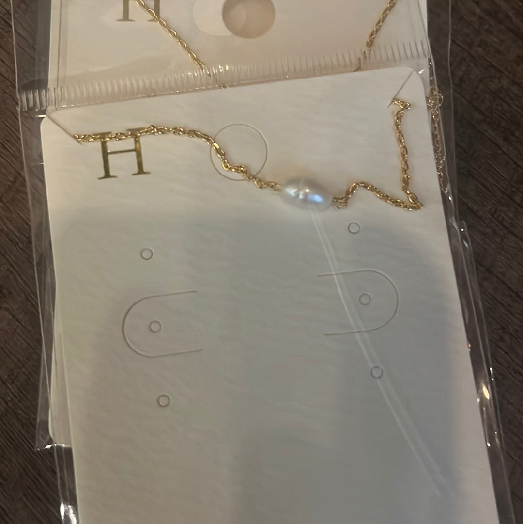 Dainty Pearl Necklace