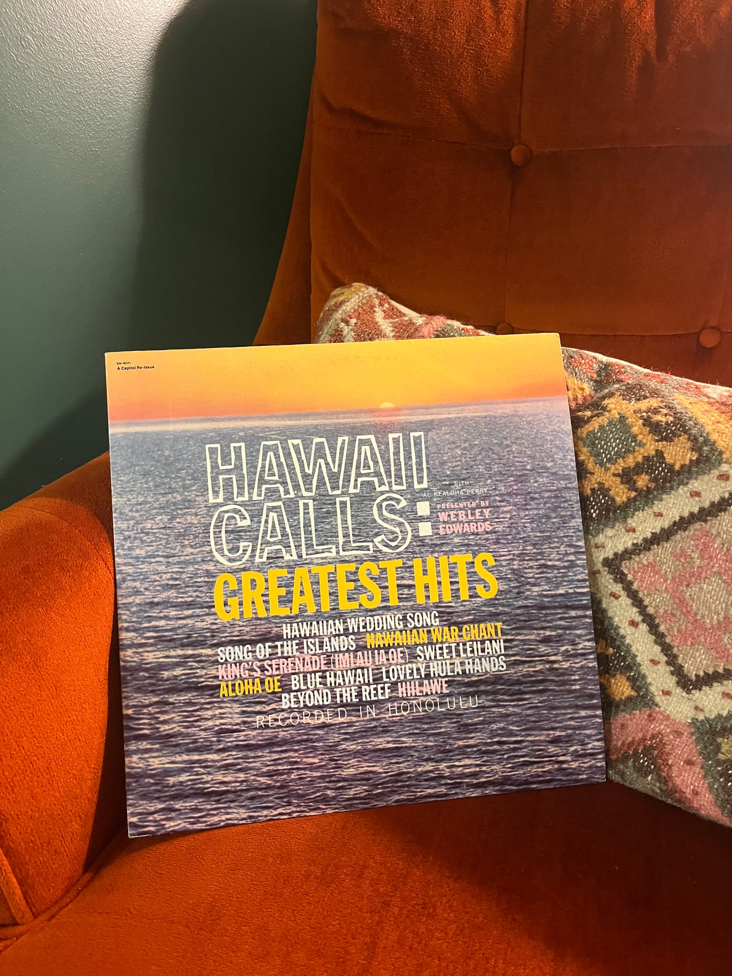 Hawaii Calls, Greatest Hits